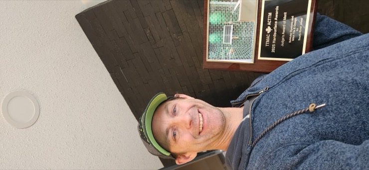 WNA installer holding a TTMAC award plaque